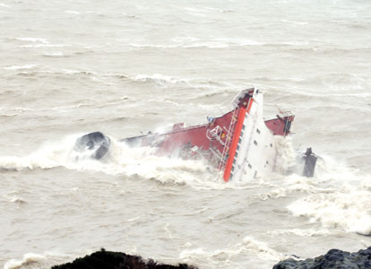 In only eight ship accidents in the Bosphorus and the Marmara Sea between 1979 and 2003, nearly 175,000 tons of petroleum was dispersed into the water.