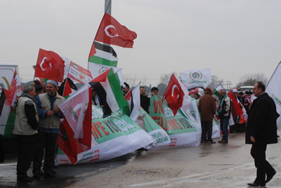 A 45-vehicle convoy with 90 participants from around 30 countries arrived in western Turkey on Monday.