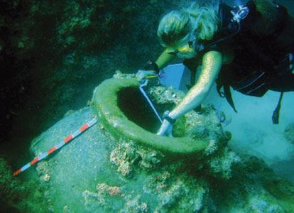 An archaeology expert asks authorities to strictly enforcing new laws on protecting underwater culture heritage. 