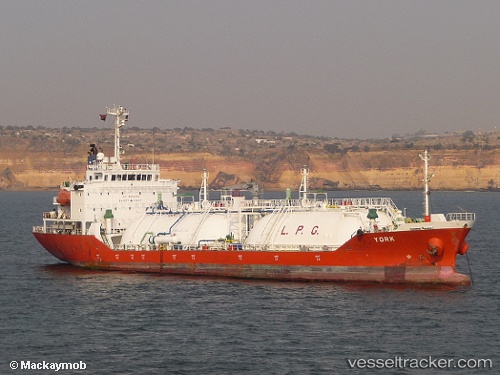 LPG Tanker 'York' rescues the sinking Rak Africana casualties