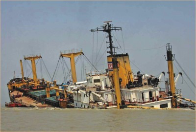 Rice-laden ship Hyang Ro Bong is sinking in the outer anchorage of Chittagong Port. Photo: Anurup Kanti DasRice-laden ship Hyang Ro Bong is sinking in the outer anchorage of Chittagong Port. Photo: Anurup Kanti Das