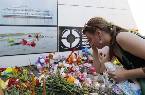 A total of 122 people, including many children, perished after a cruiser ship named 