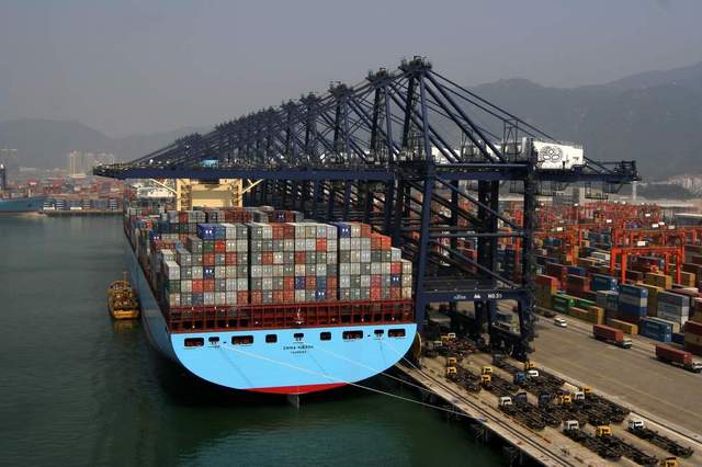 Emma Maersk unloads cargo