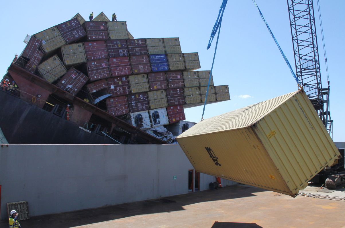 Container, continues, New Zealand, News by topic, process, Removal, Rena. 