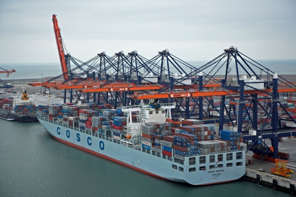 PHOTO: COSCO Vessel at port of Rotterdam