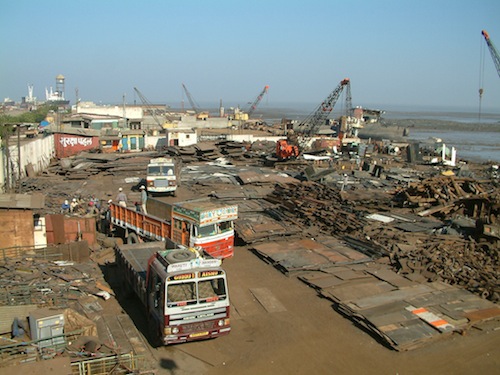 Dismantling facilities in Alang, Pakistan