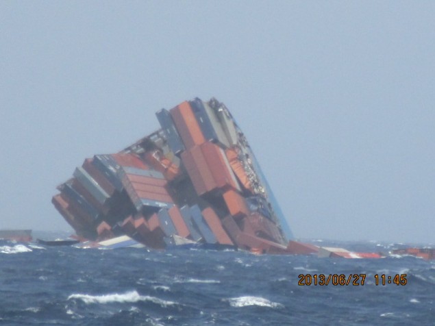 Stern section of MOL COMFORT sinking 