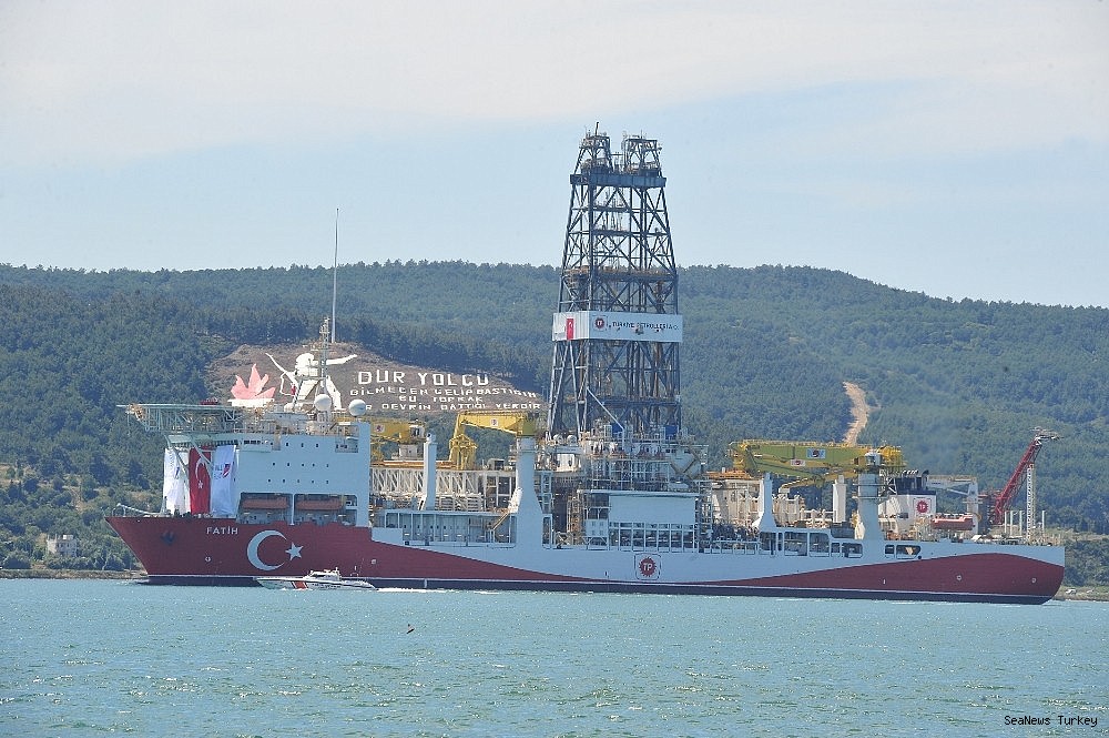2018/06/turkeys-first-active-drilling-ship-fatih-on-her-way-to-mediterranean-20180601AW40-1.jpg
