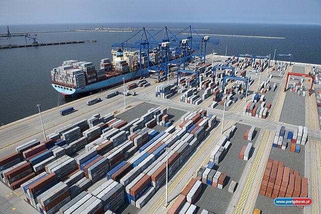 DCT Gdansk handles record volume of 1.3 million TEU in 2106
