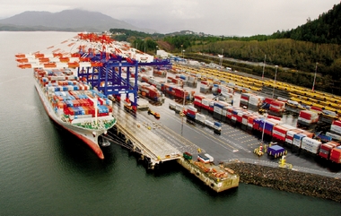 Threat of US dock strike brings Vancouver, Prince Rupert cargo surge