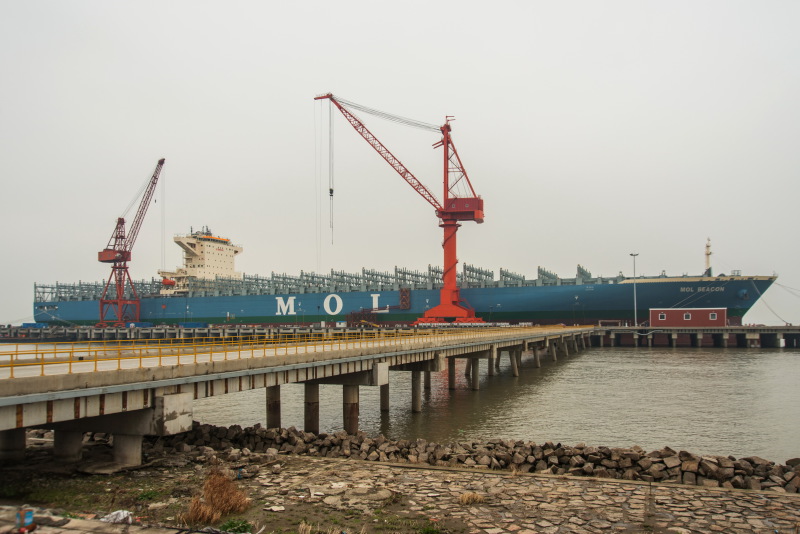 Seaspan's 10,000-TEU MOL Beacon delivered from Jiangsu Yangzi Xinfu yard