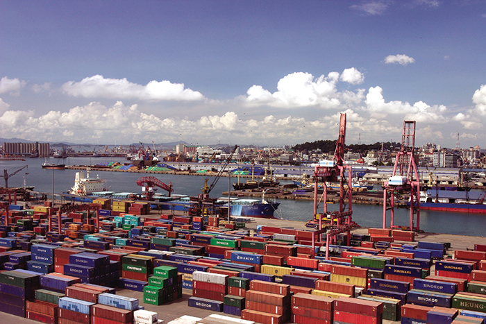Additional cranes installed at Incheon New Port