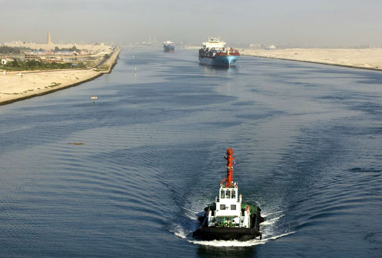 Suez Canal to cut box ship rates 3-50pc from October 1 to pip Panama