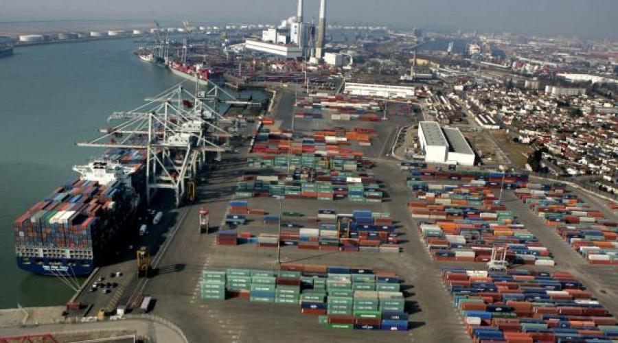 Le Havre returns to normal after 24hour wildcat strike by dockers