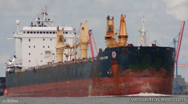 Bulkcarrier suffered ice damage