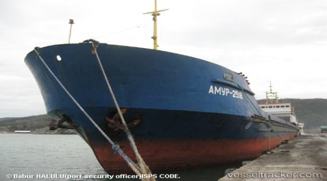 Cargo ship grounded on Don