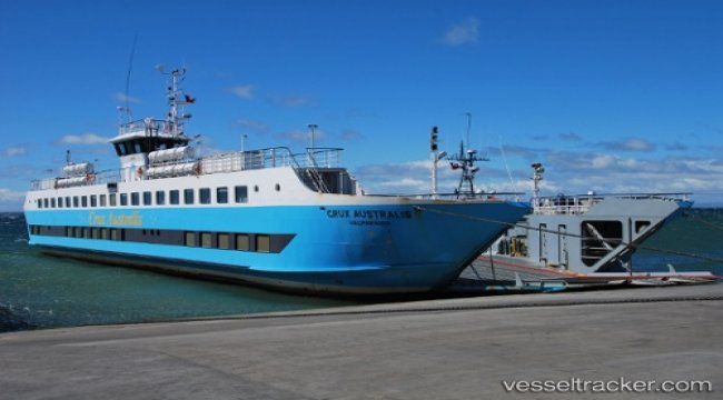 Ferry grounded in Kirke Pass