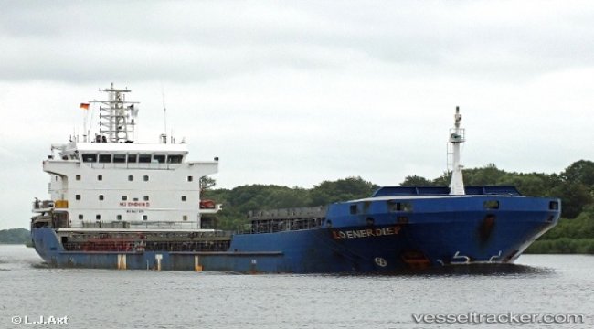 Ship with engine failure towed to Almeria