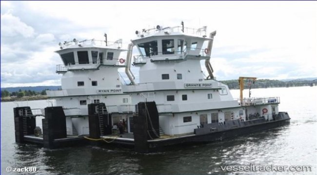Tug crew saved capsized couple