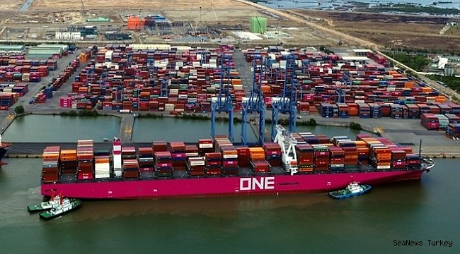 1,900 Containers Lost or Damaged on ONE Boxship!