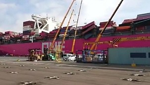 Work Proceeding to Remove Containers from ONE Apus After Casualty!