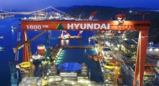 Korea Shipbuilding wins Maersk's US$1.4b order for 8 box ships
