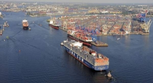 Hamburg can host larger ships after Elbe expansion