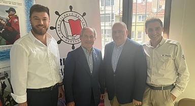 At the Turkish Maritime Pilots Association General Assembly, Capt. Mutlu Dundar left, Capt. A. Saygın Ulus took over