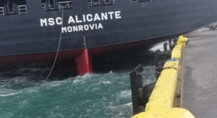 MSC Alicante stranded at Ambarli Port