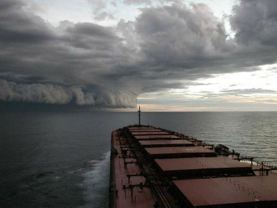 Dry bulk market closing in towards “crisis” levels