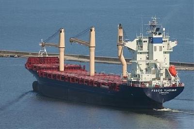 Container ships collide in Bremerhaven