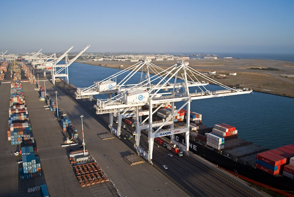Truckers face queues picking up boxes at Oakland after terminal closes