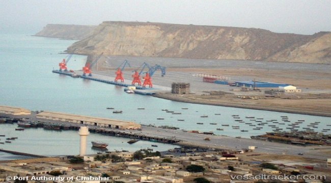 First Indian ship carrying grains cargo moors at Chabahar port