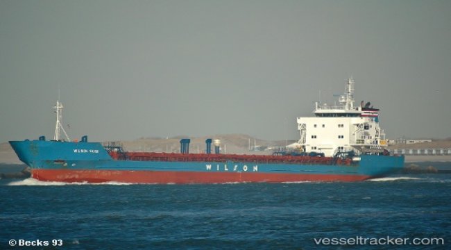 Freighter disabled off Spurn Head